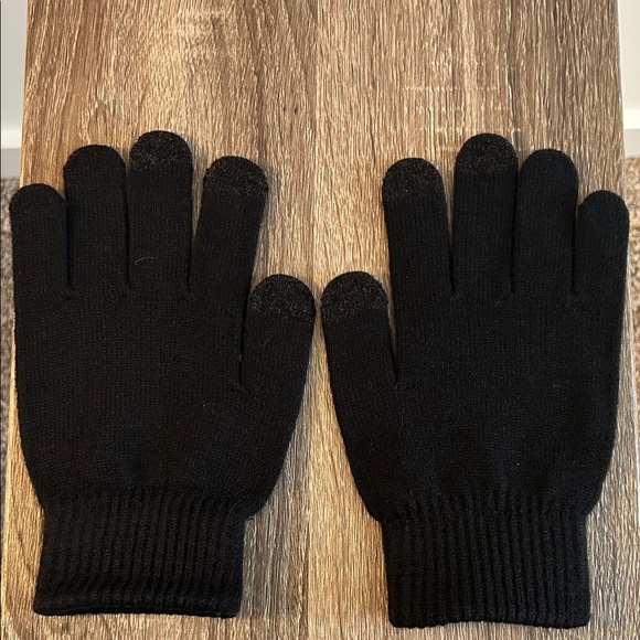 Legendary Whitetails Black and Gray Knit Gloves Set - Picture 5 of 8